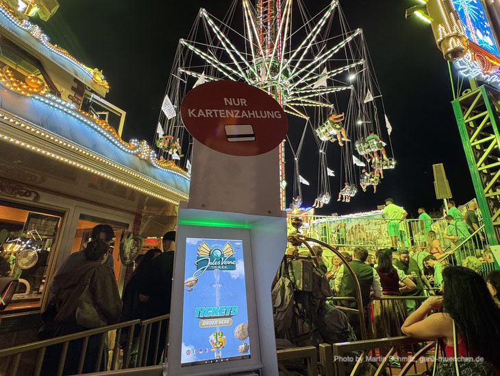 neu 2025 auch mit Kartenzahlungs Automaten: Jules Verne Tower auf dem Oktoberfest